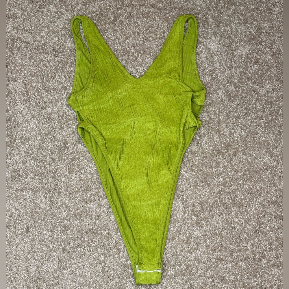 SHEIN Olive Kids One Piece Bodysuit